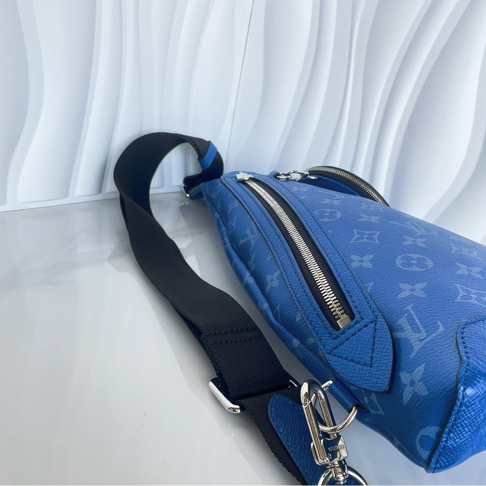 Louis Vuitton Blue Monogram Sling Bag with Circular Pouch - Picture 4 of 12